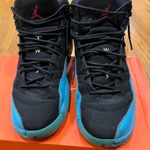 Kids Jordan retro 12 size 7Y